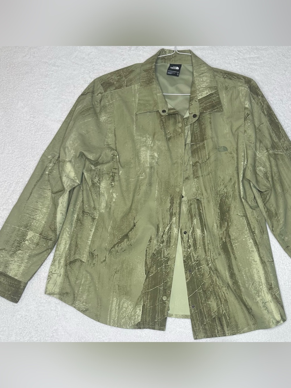 The North Face Women’s XL UPF 40+ Performance Sun Shirt Olive Abstract Print